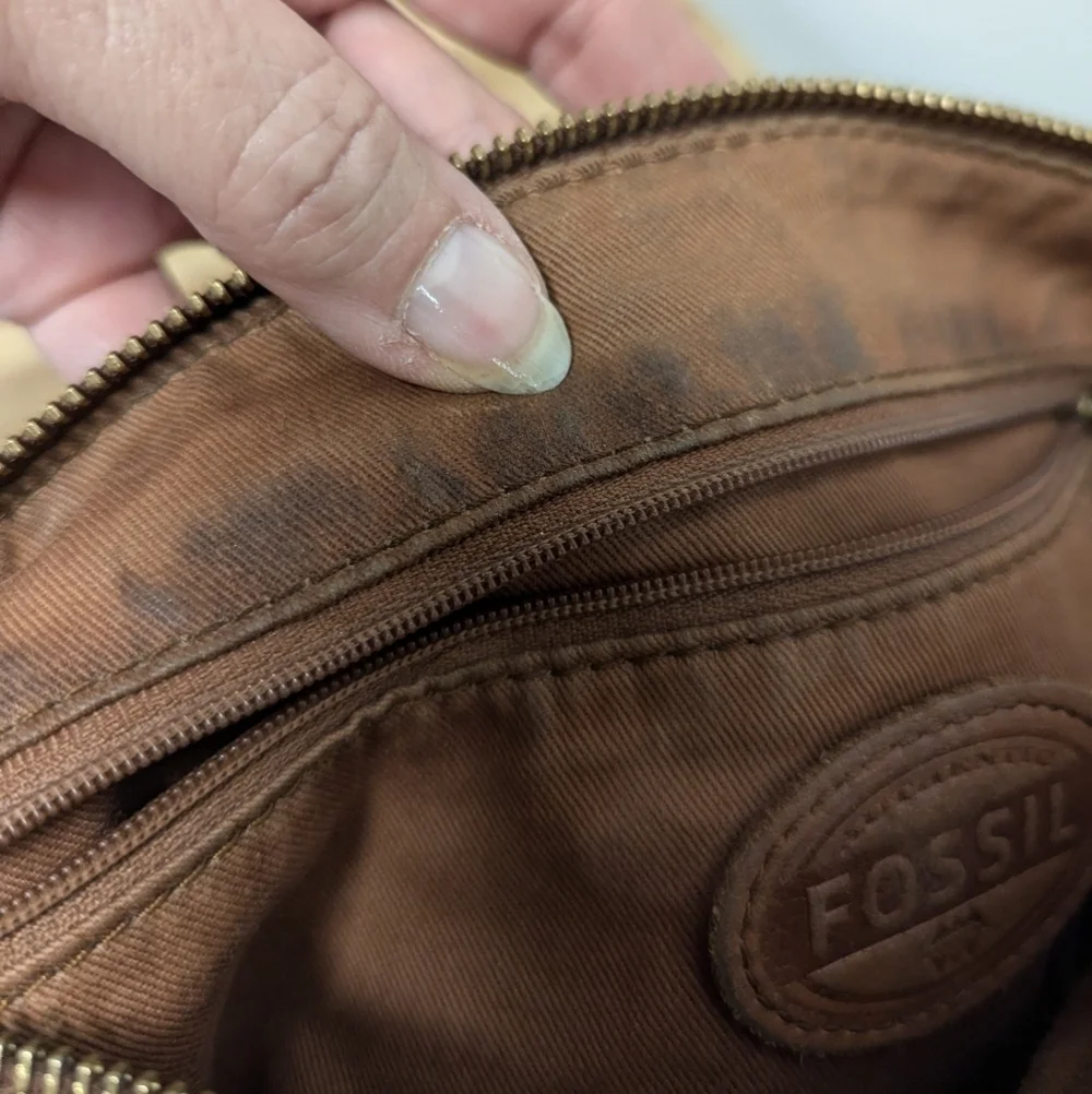 Fossil Brown Leather Crossbody Zipper Close Pockets Adjustable Strap Brass